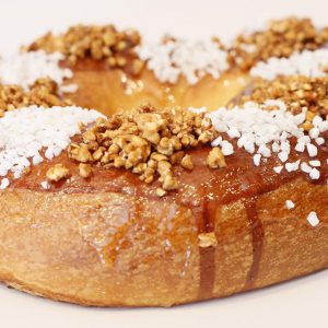 Bargueño clásico sin relleno y sin fruta escarchada.